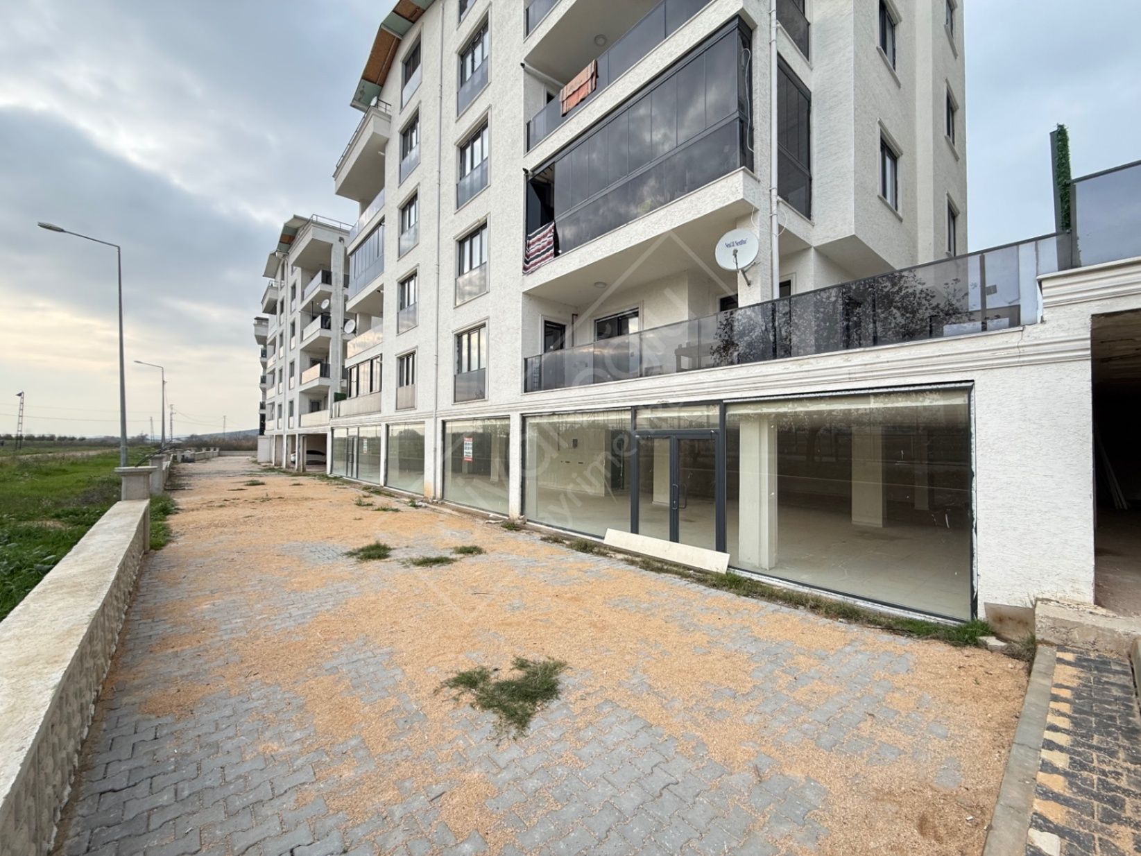 Nilüfer Akçalarda Kiralık 300m2 Dükkan 3